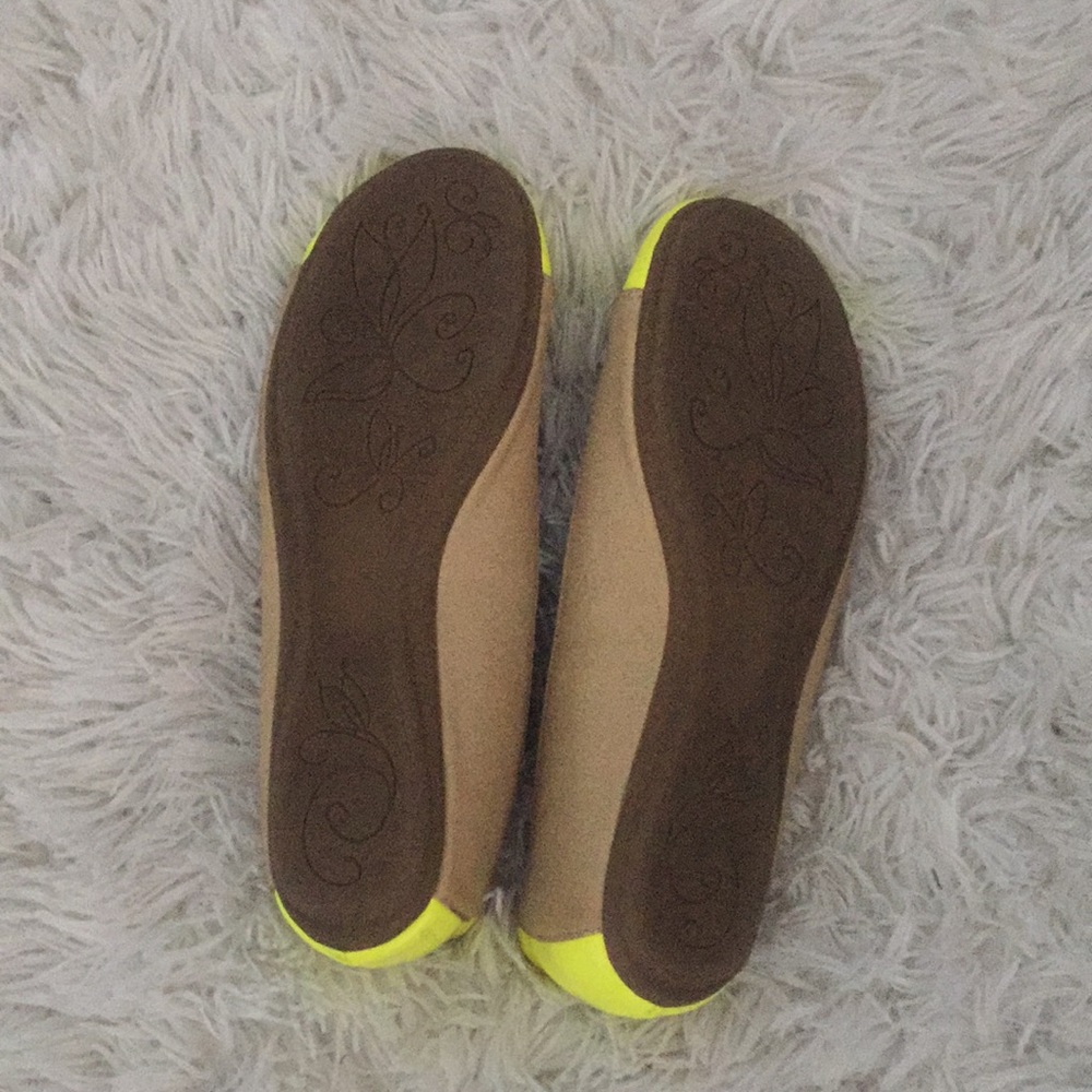 Neon Yellow/Tan Flats - Picture 4 of 5